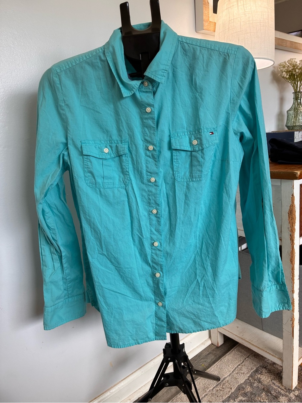 Tommy Hilfiger women’s Turquoise Long-Sleeve Button-Down Shirt
